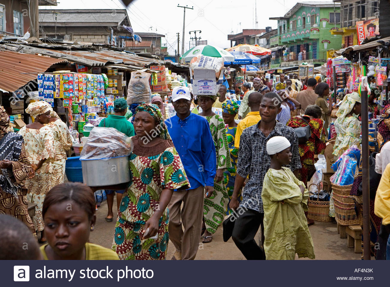 nigeria lagos people at marketplace AF4N3K